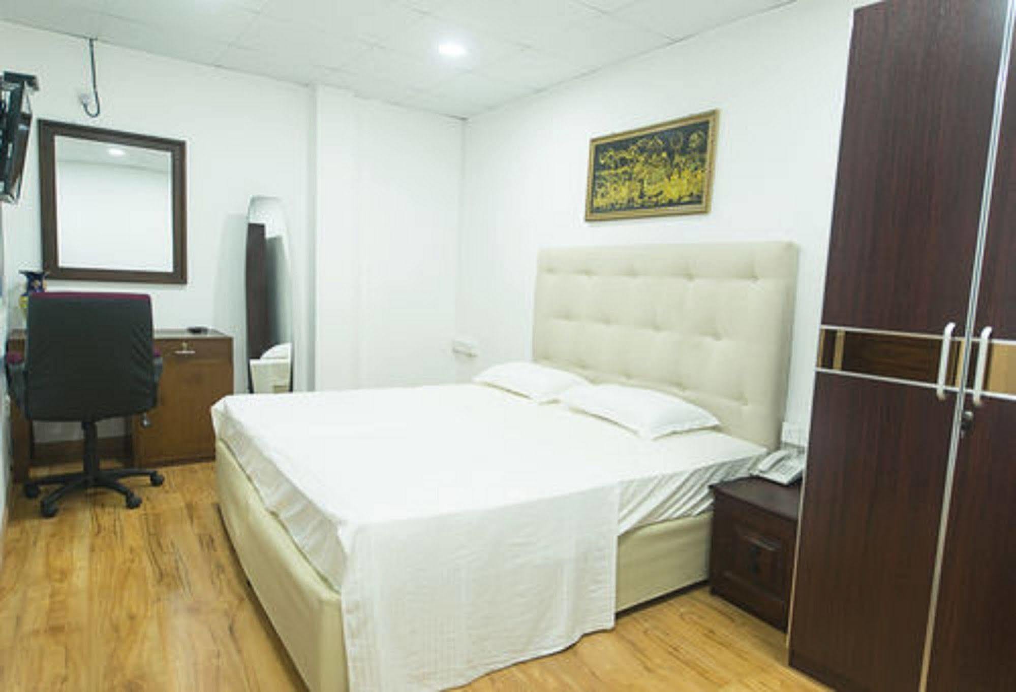 Metro City Hotel Коломбо Екстер'єр фото